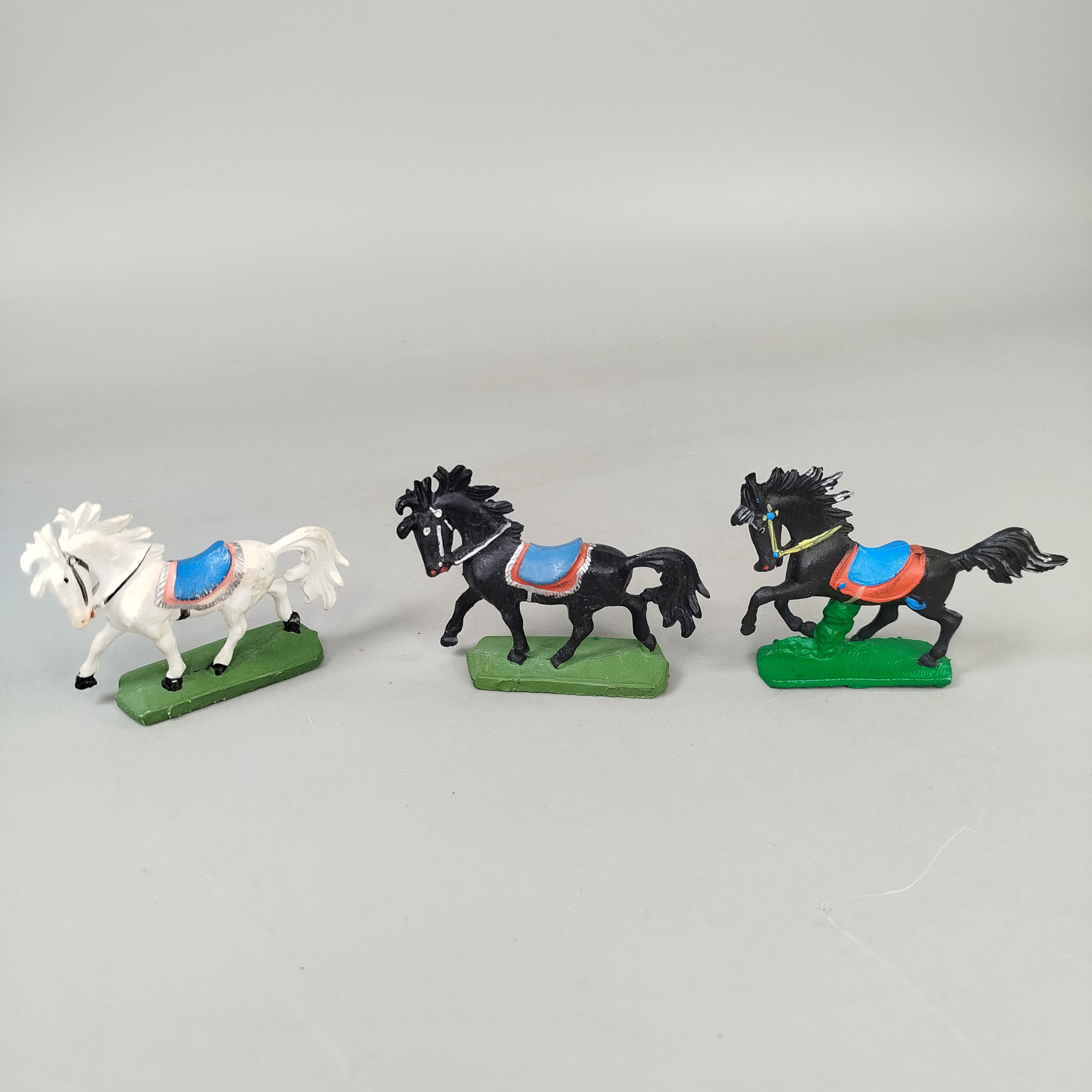 3 DDR Pferdefiguren – Sammlerfiguren, sehr gut